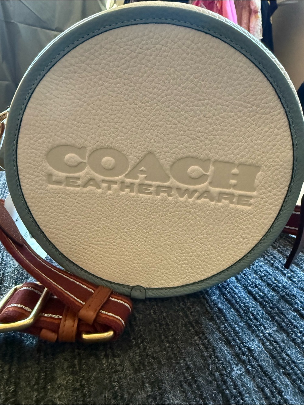 Subcategory identification for men's bag image